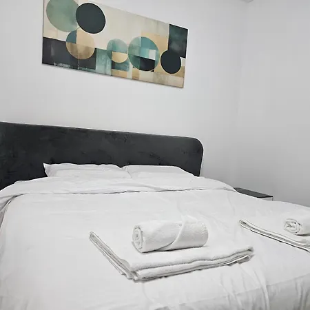 Valentino Zirkon Apartment