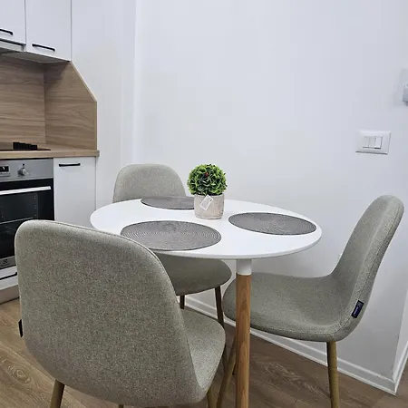 Valentino Zirkon 티라나